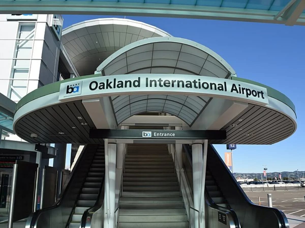 Ambassador Buses airport transportation at Oakland International Airport